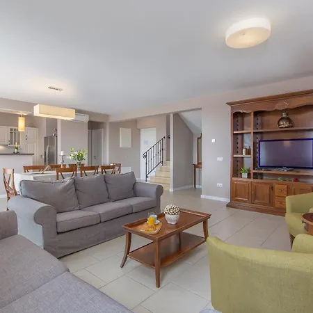 5 Star Luxury With Wellness And Sea View