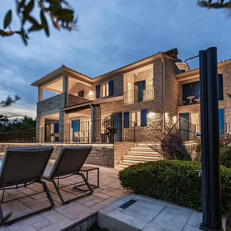 5 Star Luxury With Wellness And Sea View Vila