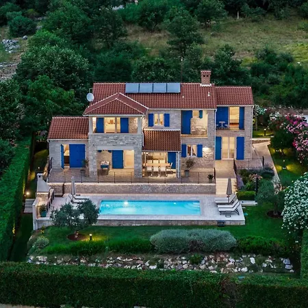 5 Star Luxury With Wellness And Sea View Strpacici