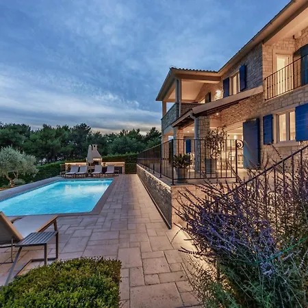 5 Star Luxury With Wellness And Sea View